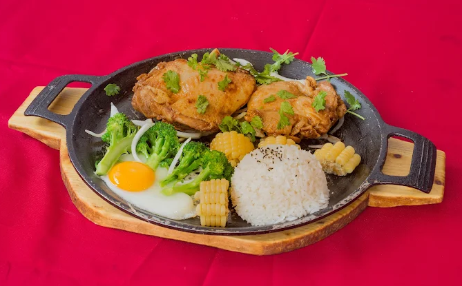 Poulet au riz – plat chinois traditionnel La Maison Pourpre